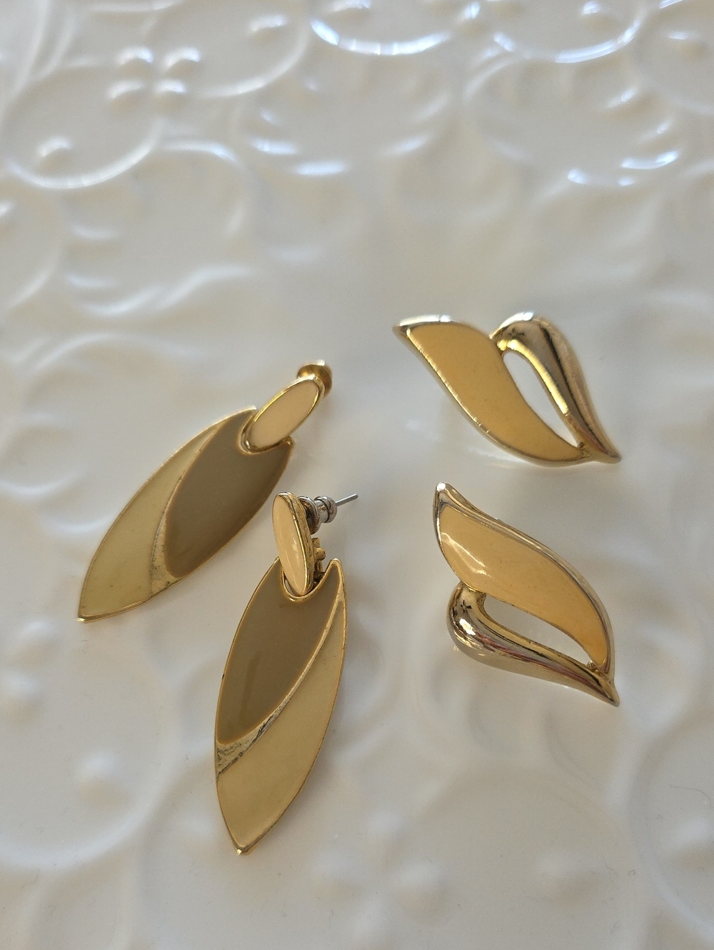 Vintage Cream and Gold Leaf-Shaped Women’s Earring Set